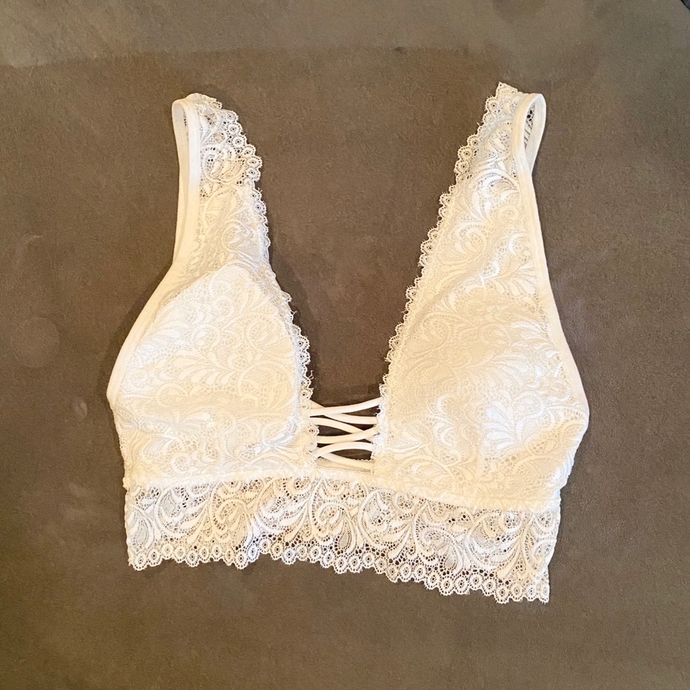 NWOT! Plunge lace criss-cross bralette